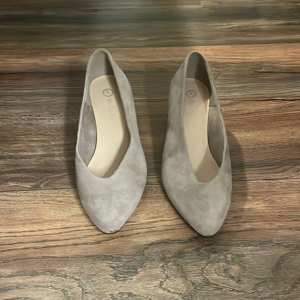 Like new, nude/beige Bella Vida pumps